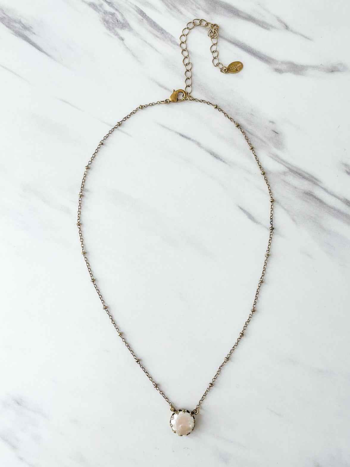 4NEF50AGMDP Isabella Pendant Necklace Antique Gold Modern Pearl Necklace