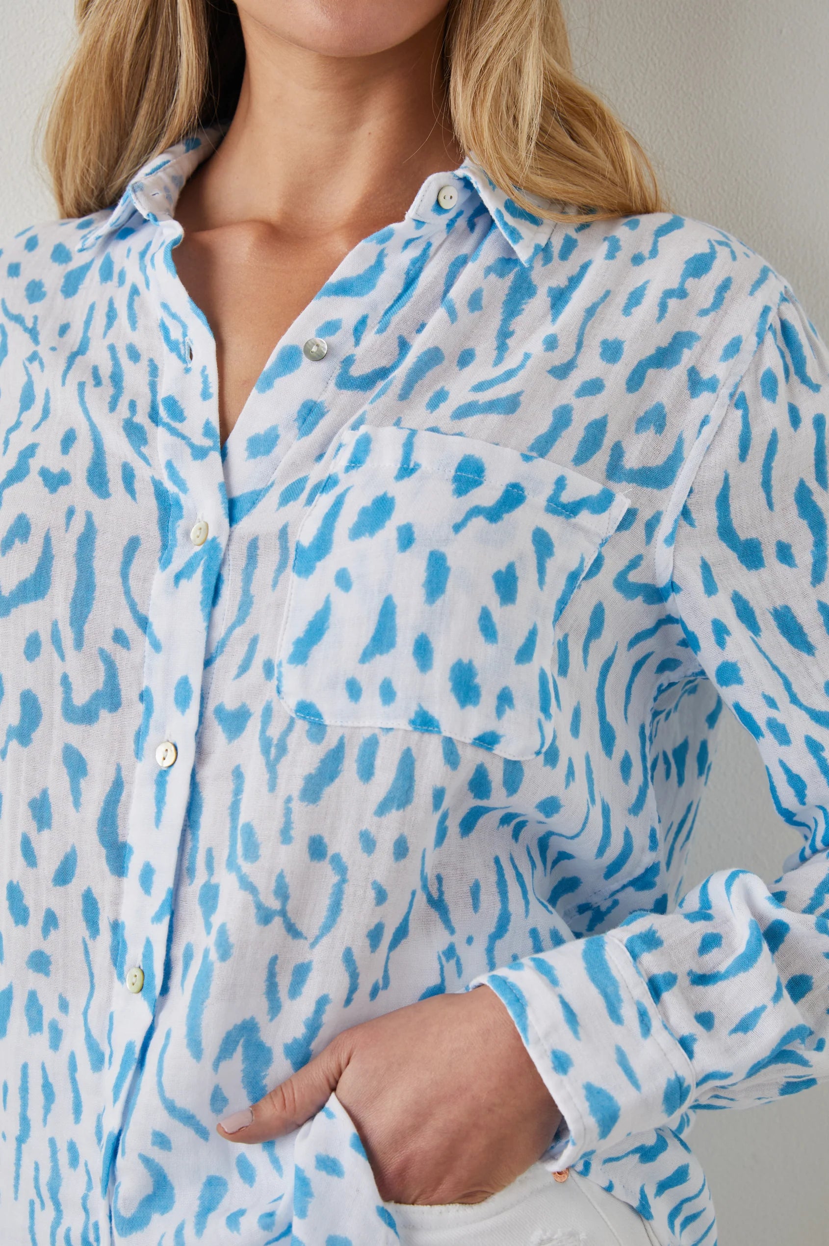 Ellis Shirt Teal Cheetah Eco - Bella's House Tulsa