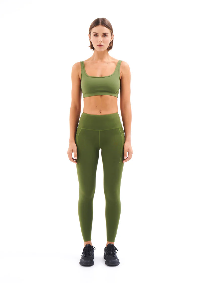 AMPLIFY SPORTS BRA IN PESTO