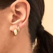 Maggie Huggie Earrings in Gold Filigree