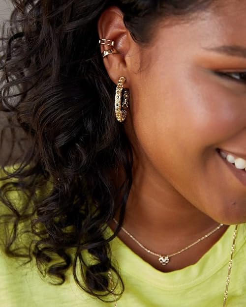 Maggie Small Hoop Earring in Gold Filigree